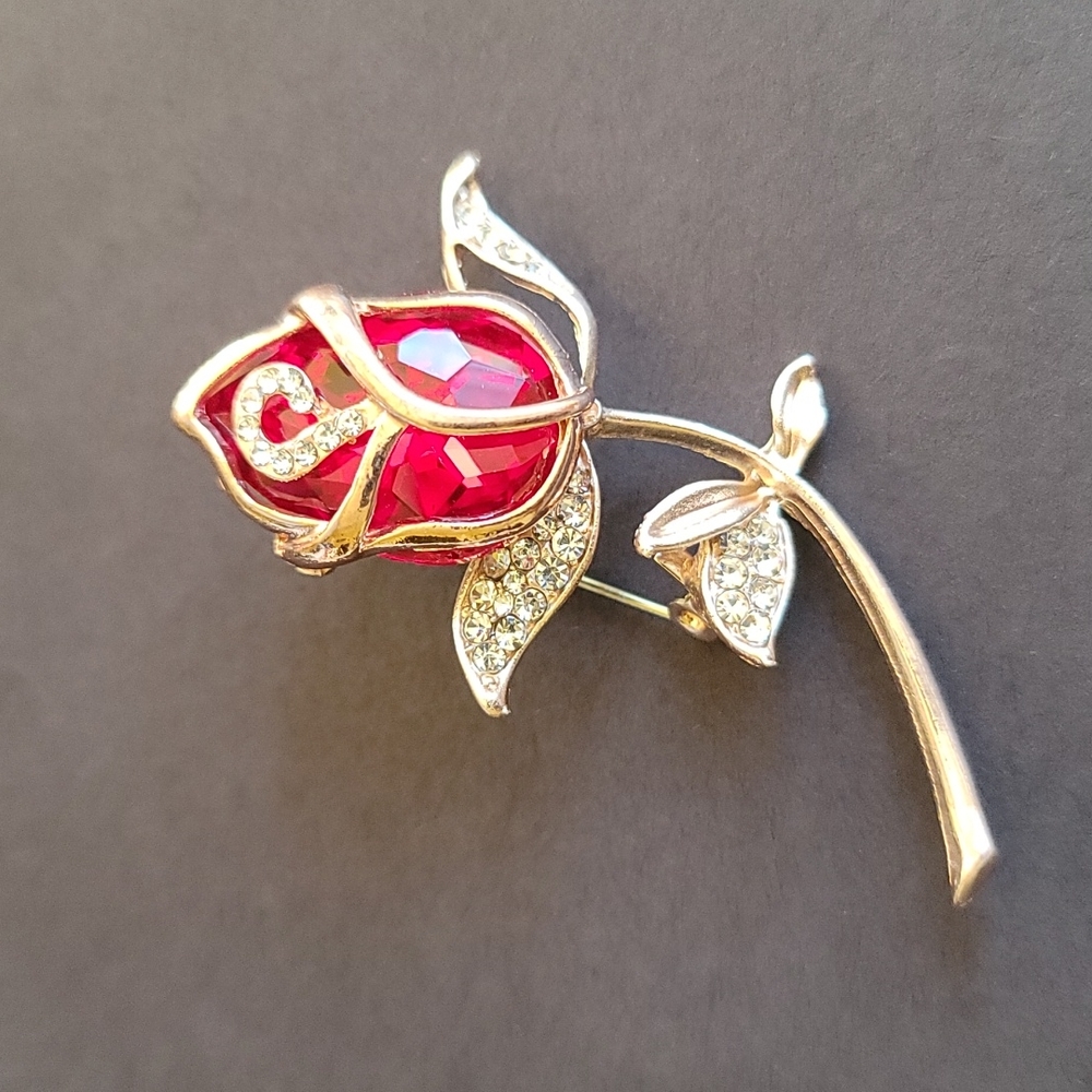 Elegant Red Rose Rhinestone Brooch Pin Women's Fashion Accessory